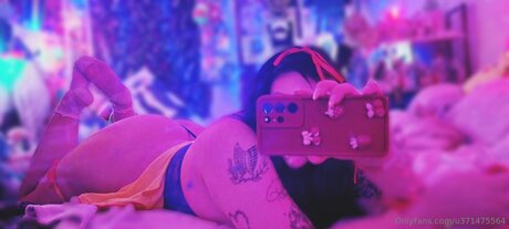 U371475564 modelo de alta definición imágenes