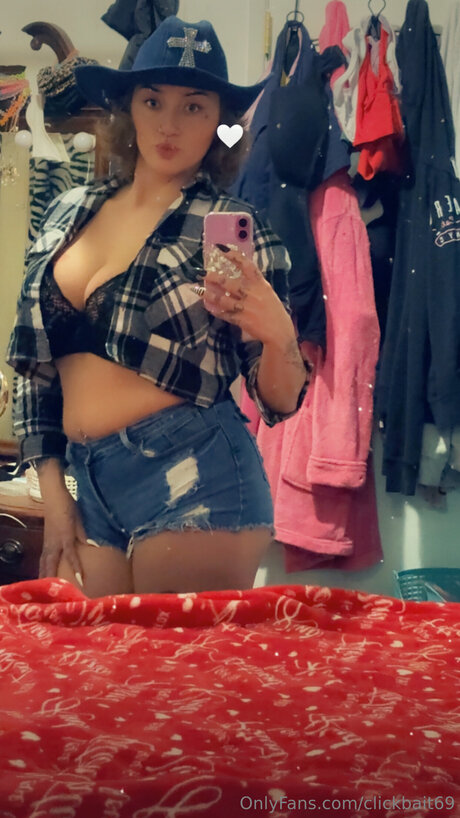 Clickbait69 modelo desnudo archivo