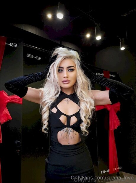 Kiraaa Love desnudos estrella porno imagen