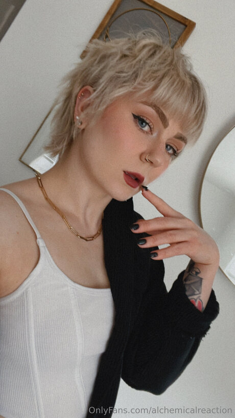 Alchemicalreaction star du porno belle image