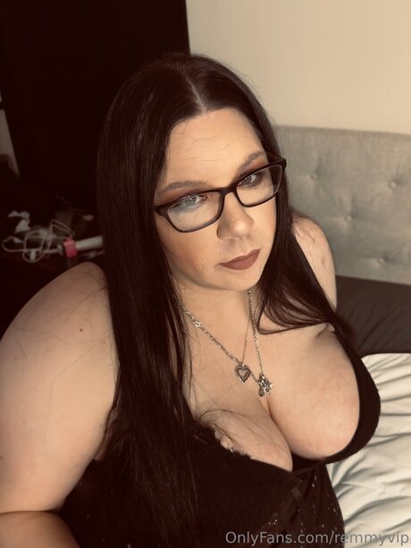 Remmyvip modelo porno foto