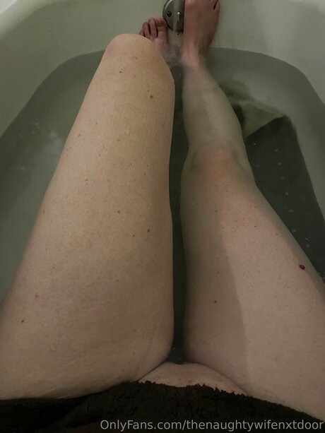 Thenaughtywifenxtdoor model exclusive pic
