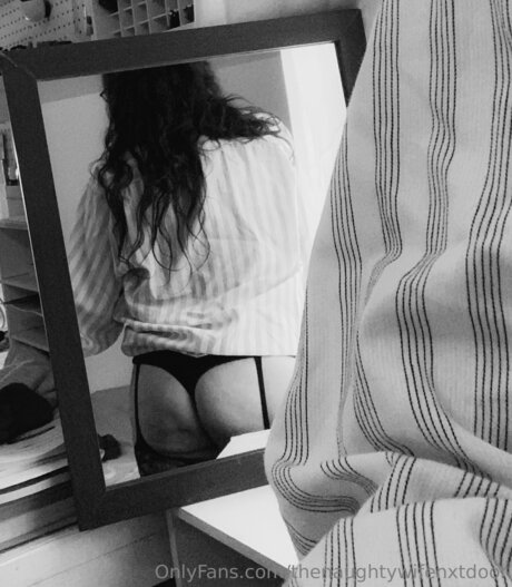 Thenaughtywifenxtdoor star exclusive pics