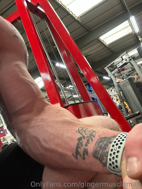 Gingermuscleman desnudos de estrellas foto