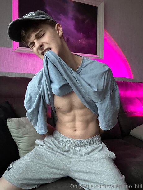 Valentino Hill top star photo