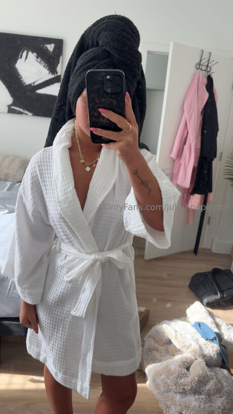 Juliannapeyton porn star photo