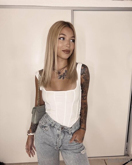 Isabellaa12 modèle de sexe photos