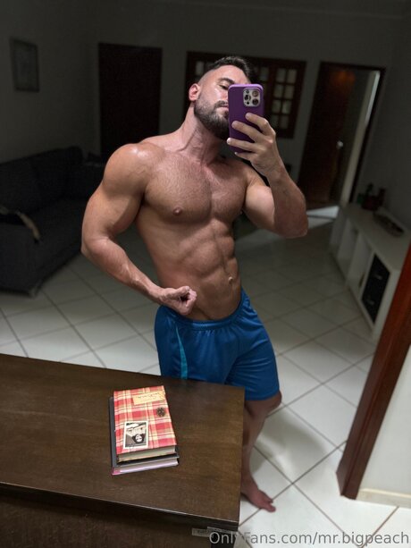 Mr Bigpeach model free photo