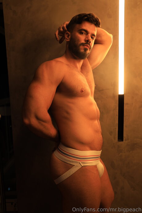 Mr Bigpeach naked pornstar pictures