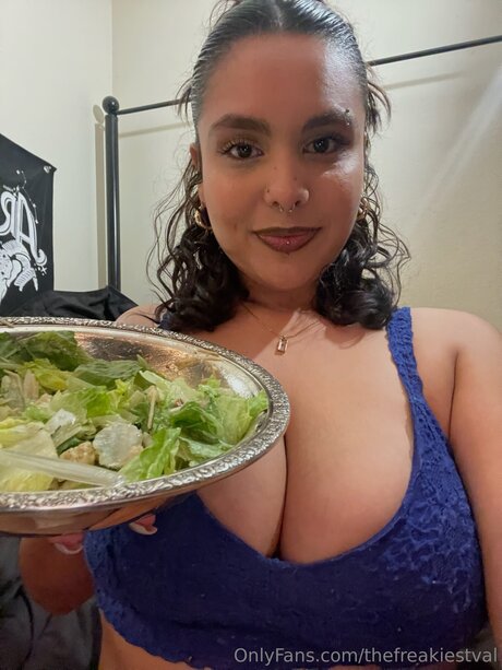 Thefreakiestval art modèle image