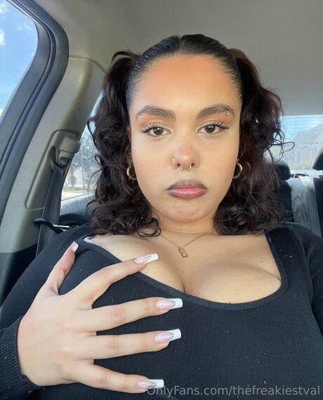 Thefreakiestval modèle chaud des photos