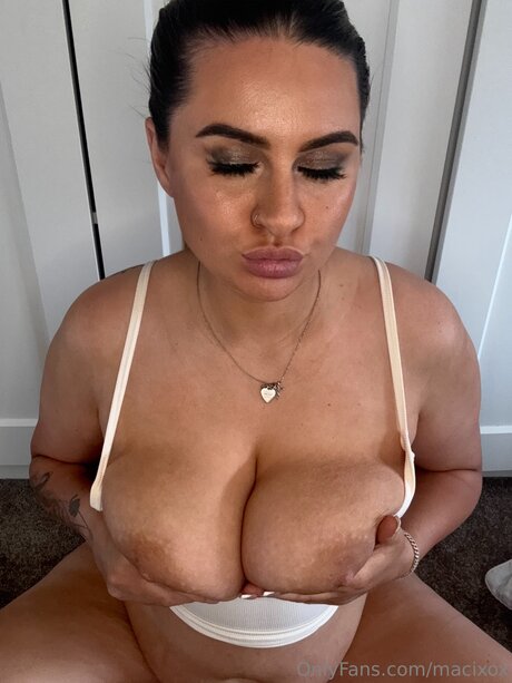 Macixox star sexy photos