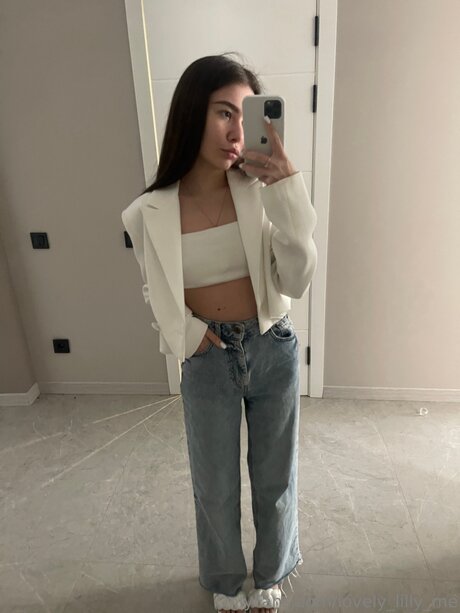 Lovely Lilly Me bonita actriz foto