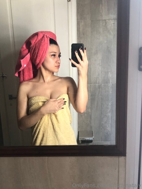 Cristalnataly actriz de alta calidad imagen