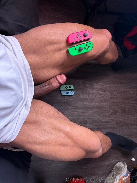 Gymzaddyvenom xxx model img