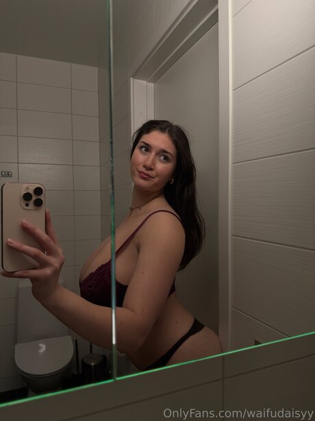 Waifudaisyy estrella hd fotos