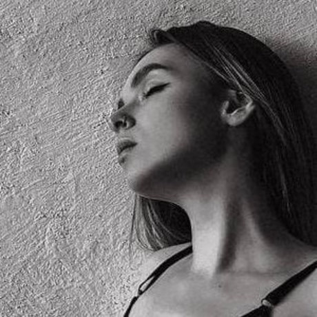 Elsa Jay star du porno en haute qualité galeries