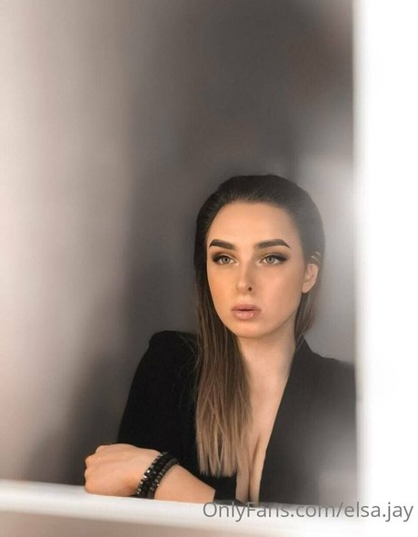 Elsa Jay estrella porno xxx foto