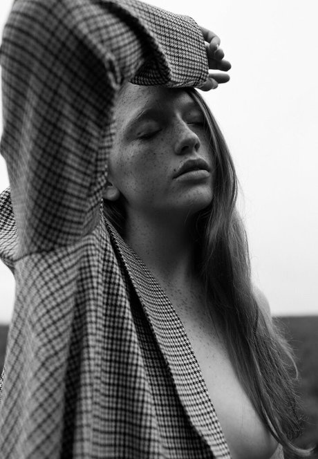 Lilianna Ruger actriz caliente imágenes