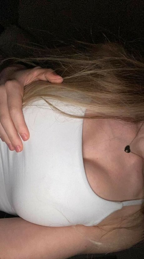 Mira Szalma modèle sexy galeries