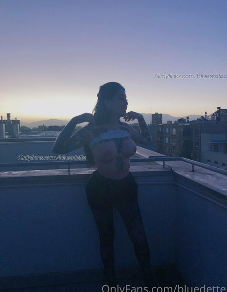 bluedette modelo atractivo archivo