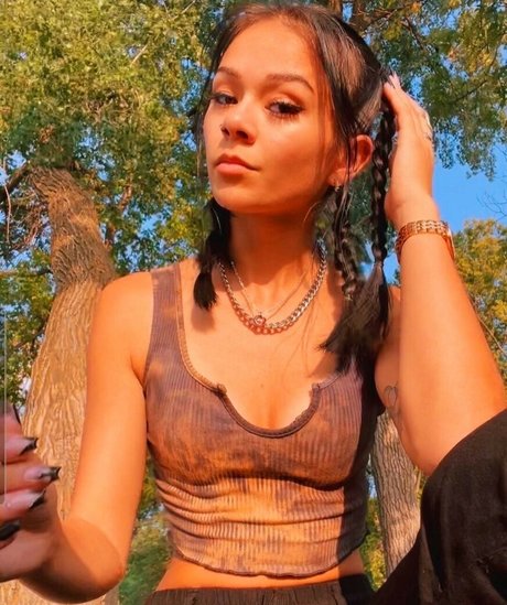 Yellowsnowbb modelo superior imágenes