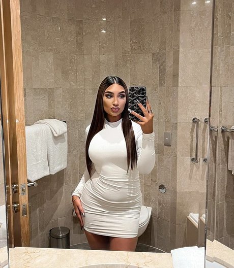 simmykk actriz atractiva imagen