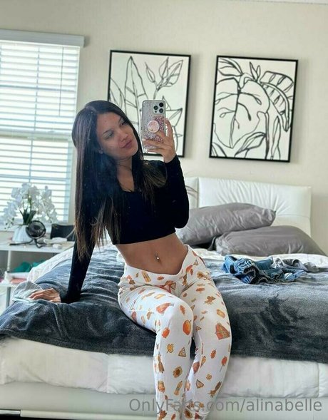 Alina Belle nus étoiles images