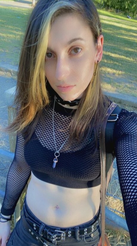 Devi Dionne estrella caliente archivo