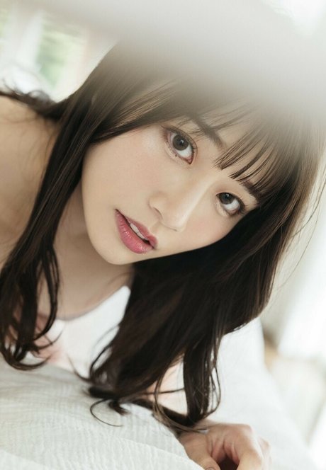 Saika Kawakita star du porno exclusive des photos