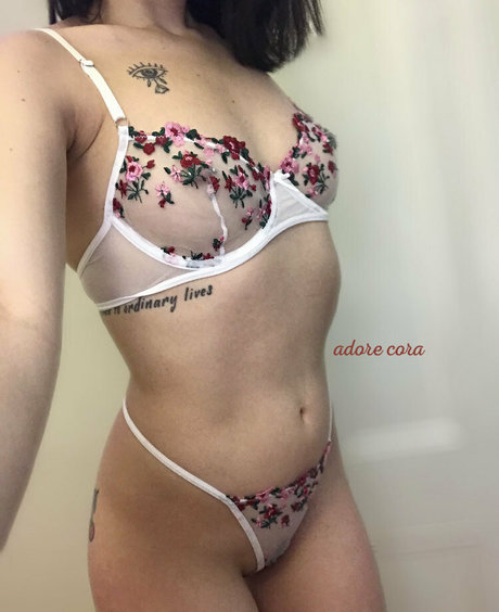 thecoragrant estrella porno caliente foto