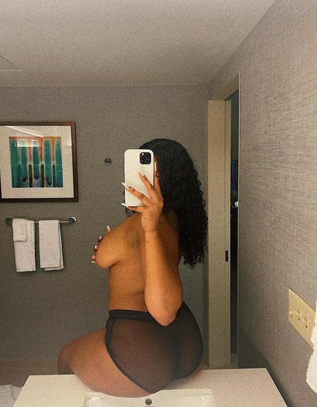 baddiejoyy étoile nue des photos