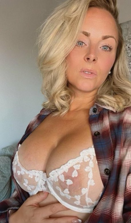 linzc model pornographic image