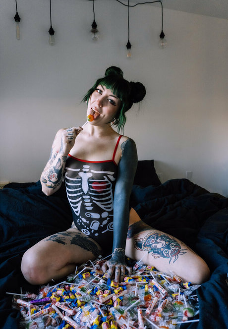 helloyelow art modèle img