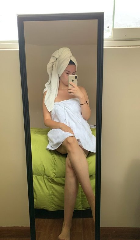 aprilsun naked model pic