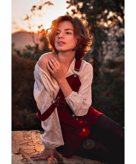 Karina Martins modelo desnudo foto