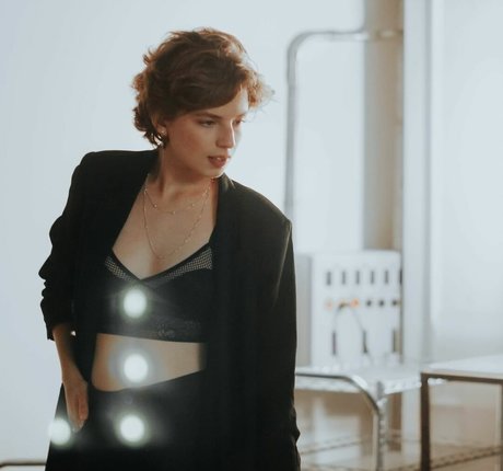 Karina Martins estrella bonita foto