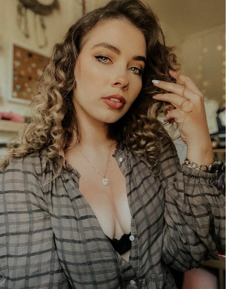 Justseum modelo adulto galerías