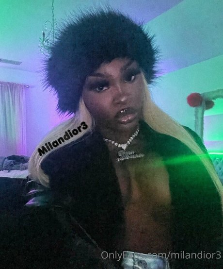 Milan Dior estrella erótica galería