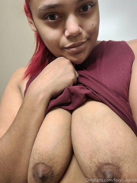 Foxyrubyred naked pornstar photo