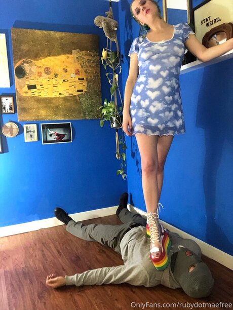 Rubydotmaefree naked model image