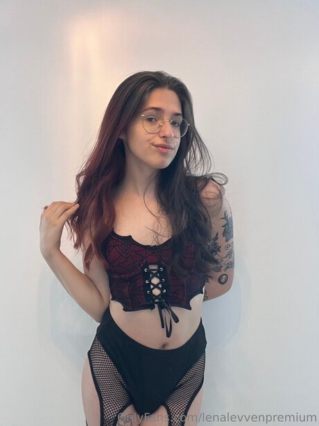 Lenalevvenxo nude model gallery