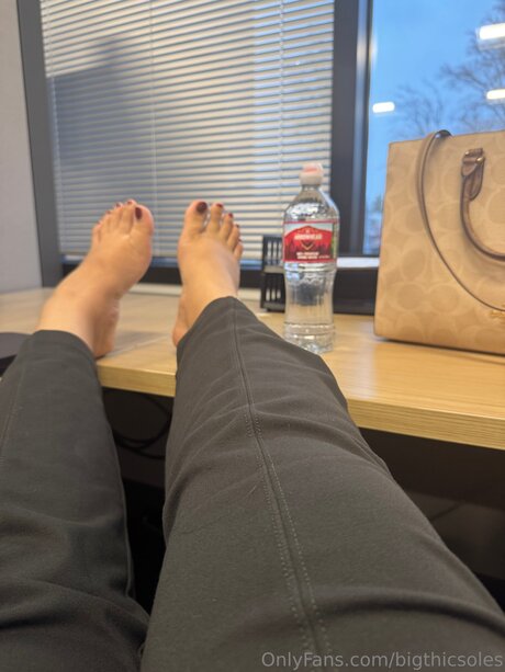 Bigthicsoles nude model img
