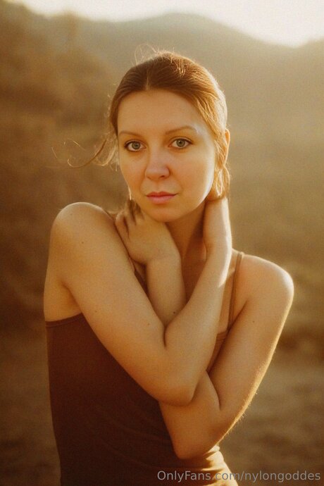 Nylongoddes star érotique image