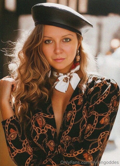 Nylongoddes estrella porno agradable foto