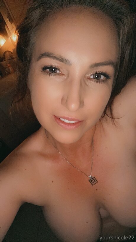 Yoursnicole22 estrella porno en alta definición archivo