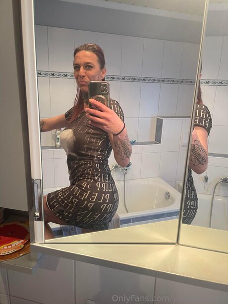 Yvonne Black estrella desnuda imagen