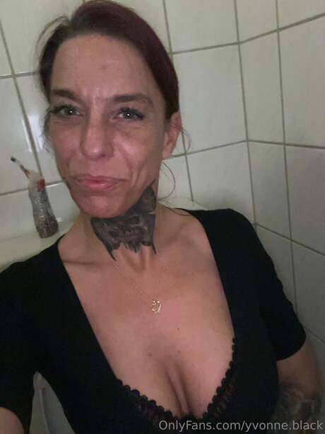 Yvonne Black actriz porno fotos