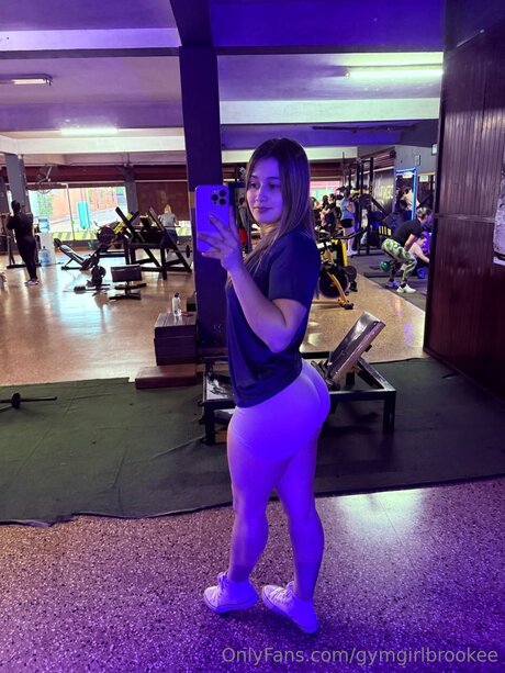 Gymgirlbrookee modelo desnudo foto