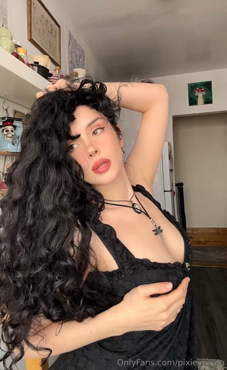 Pixievixencrypt top model pic